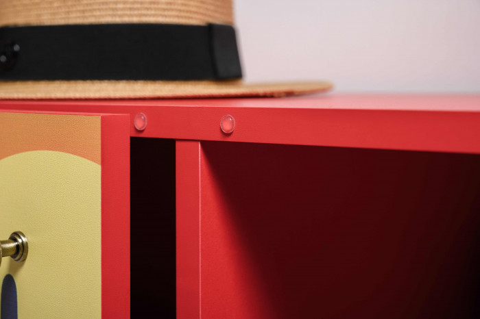 Кармин Комод-тумба 16.230.03, цвет красный/белый, ШхГхВ 115,3х42,6х93,2 см., фасады с рисунком Бразильские домики, две дверки